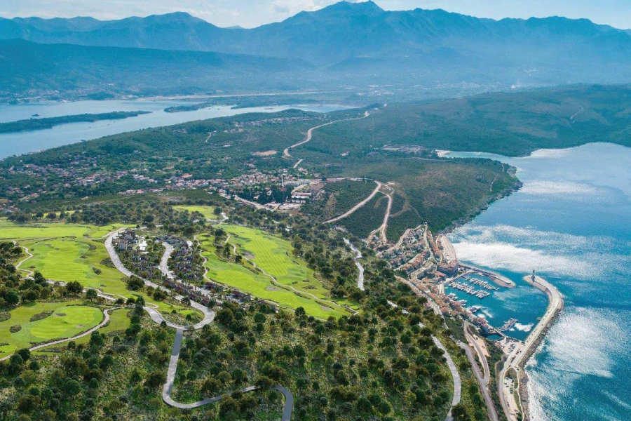 Lustica Bay